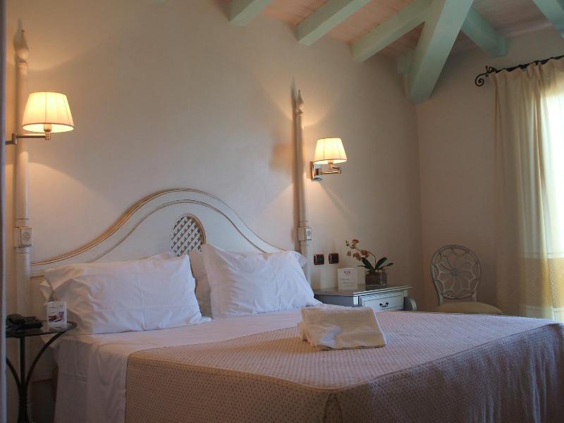 Deluxe Double Room image 4