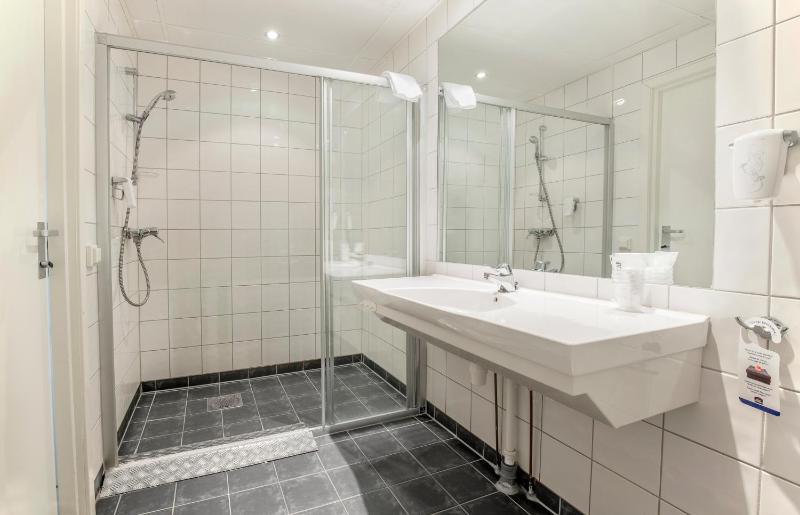 Triple Room with Three Single Beds - Non-Smoking image 3