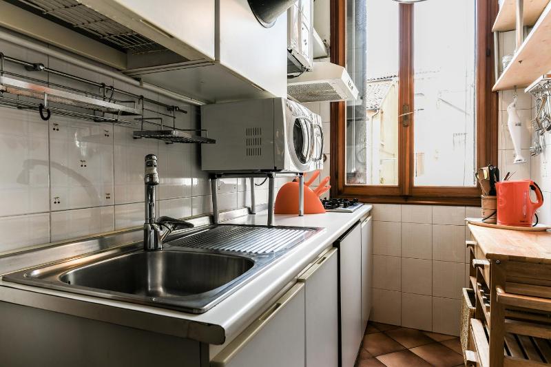 One-Bedroom Apartment image 3