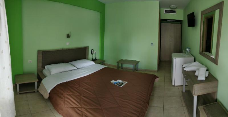 Double Room with Terrace image 3