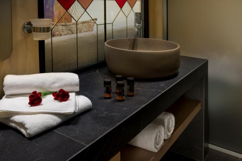 Double Room with Sea View image 3