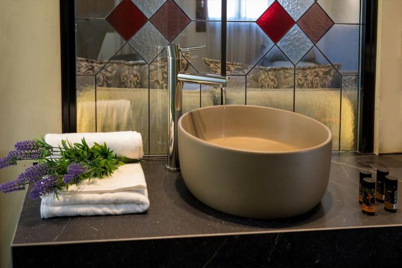 Superior Twin Room with Sea View image 3