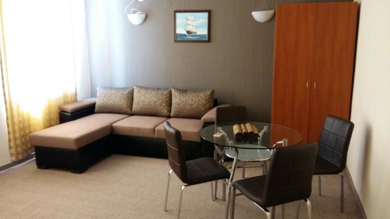 One-Bedroom Apartment image 4