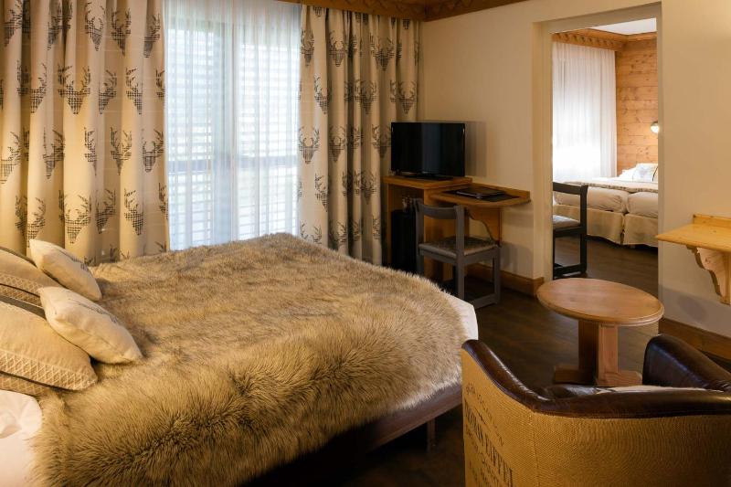 Family Room image 4