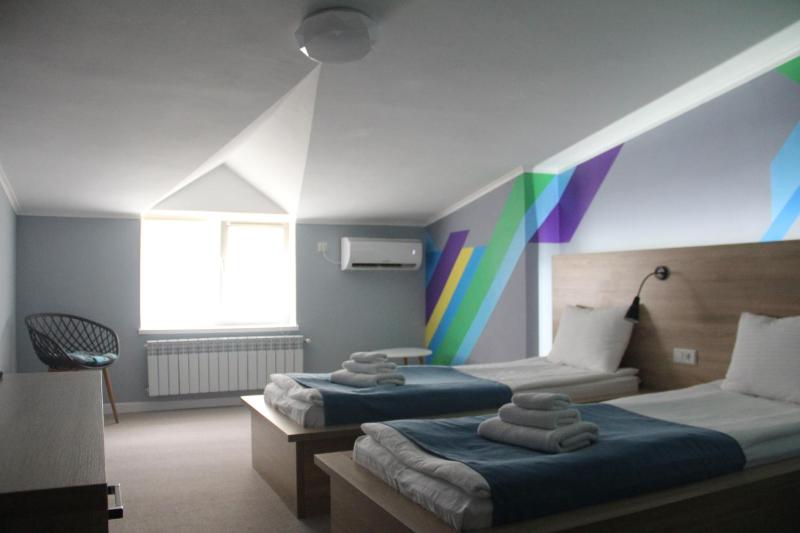 Standard Twin Room image 4