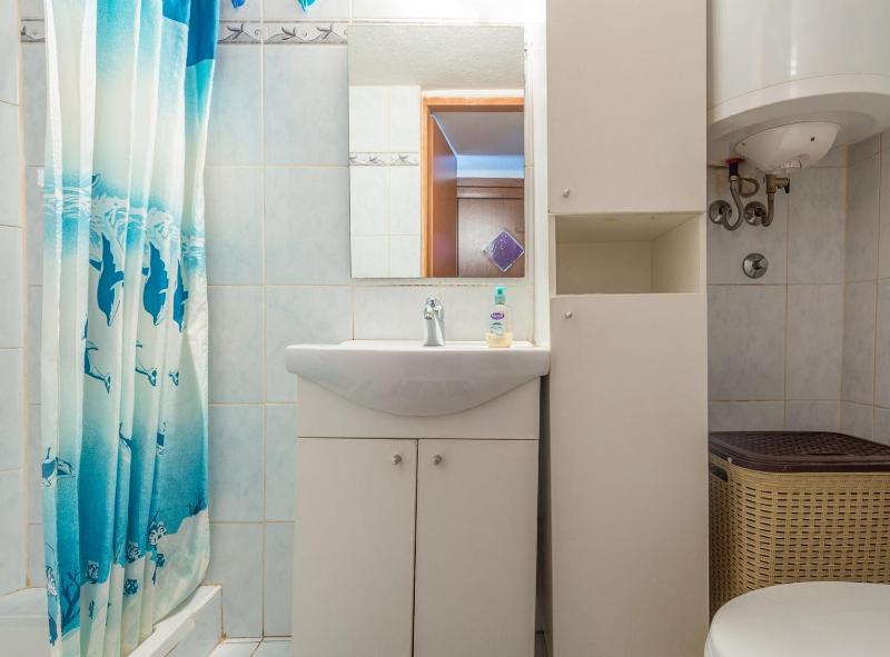 One-Bedroom Apartment image 2