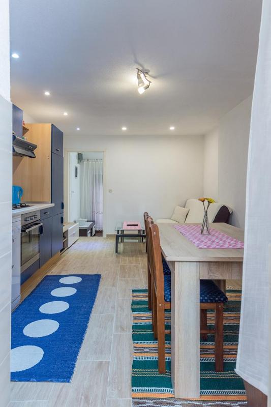 One-Bedroom Apartment image 3