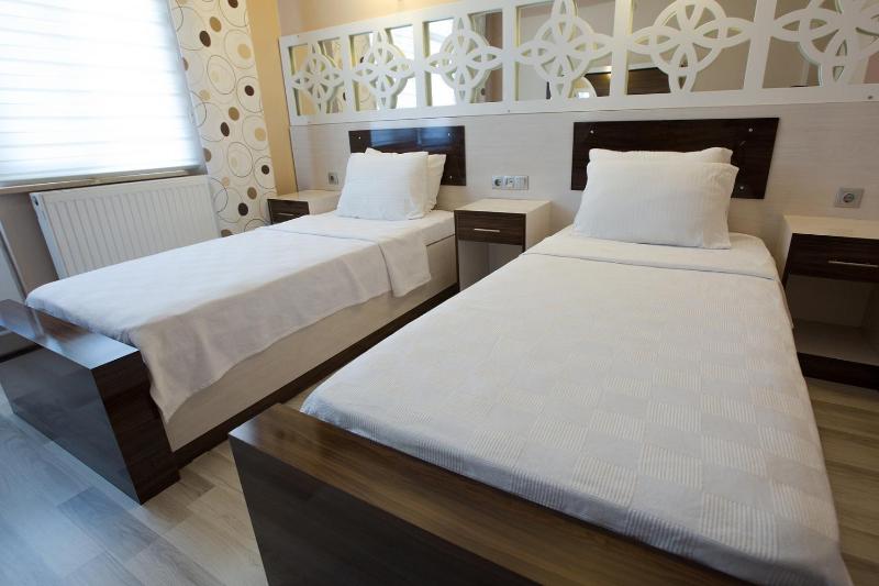 Deluxe Double or Twin Room with Balcony image 1