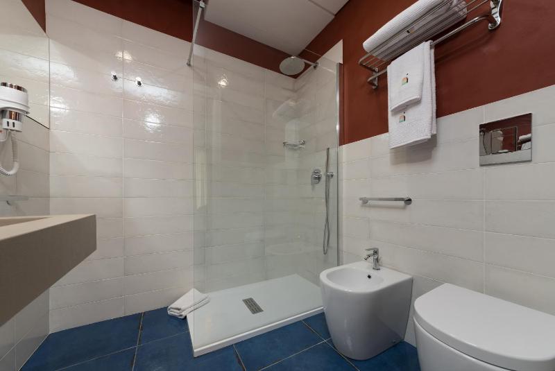 Deluxe Double Room image 3