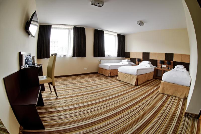 Standard Triple Room image 1