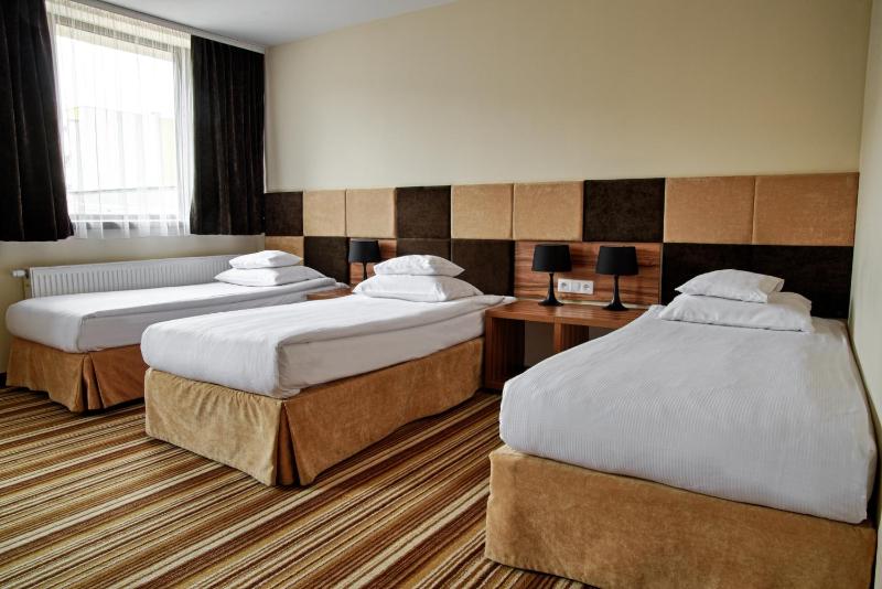 Boutique Hotel's Kwiska - Legnicka - image 32