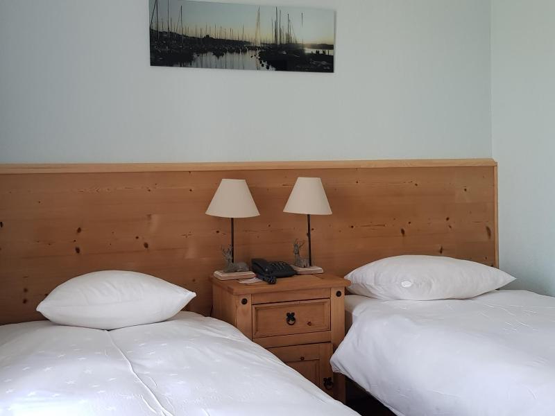 Twin Room image 4