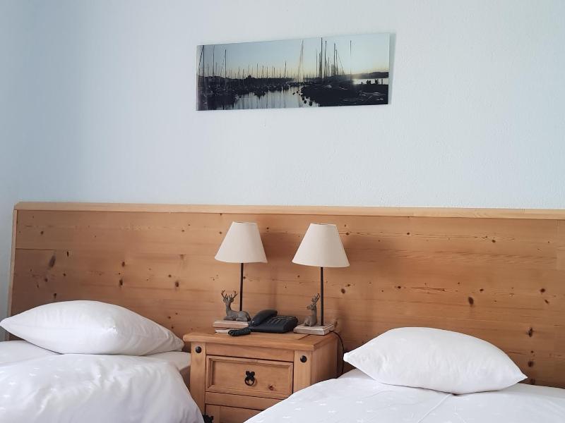 Twin Room image 3