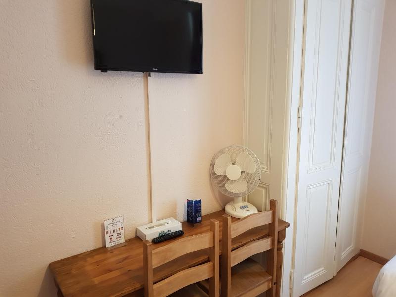 Twin Room image 2