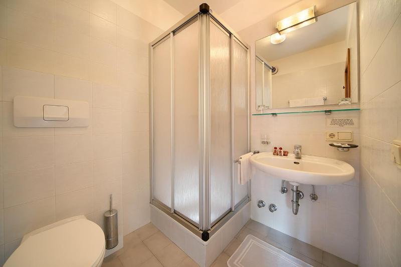 Double Room with Balcony image 2