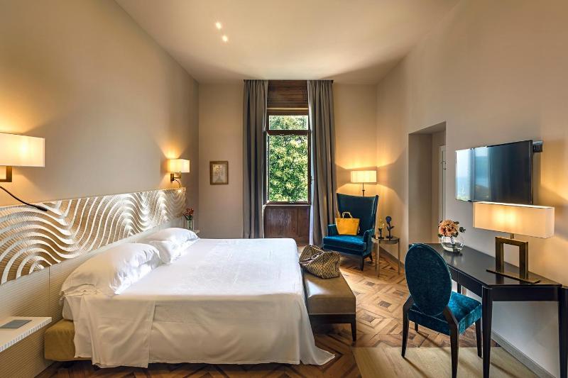 Suite with Lake View image 3