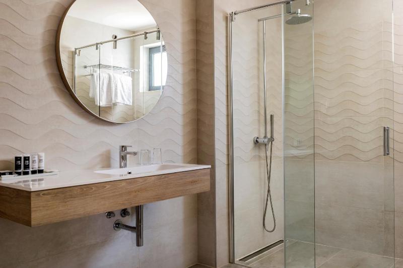 Standard Double or Twin Room image 2