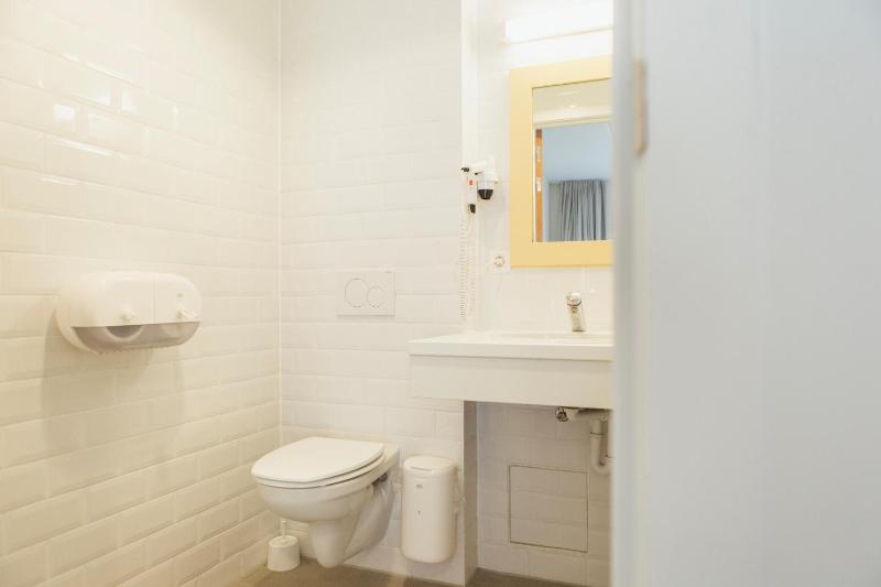 Twin Private Room Ensuite image 4