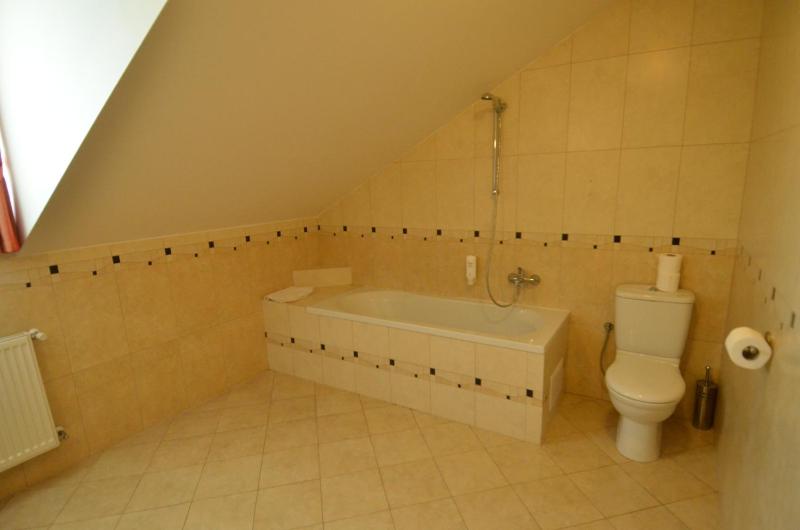 One-Bedroom Suite image 4