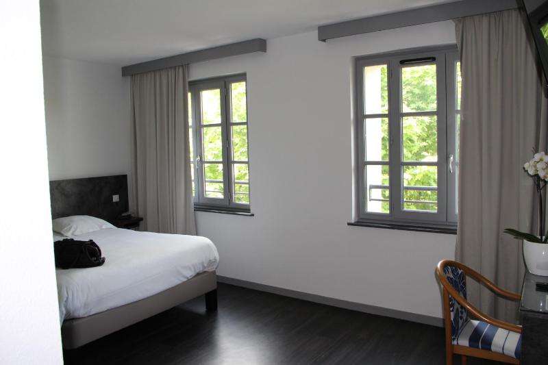 Double Room image 3