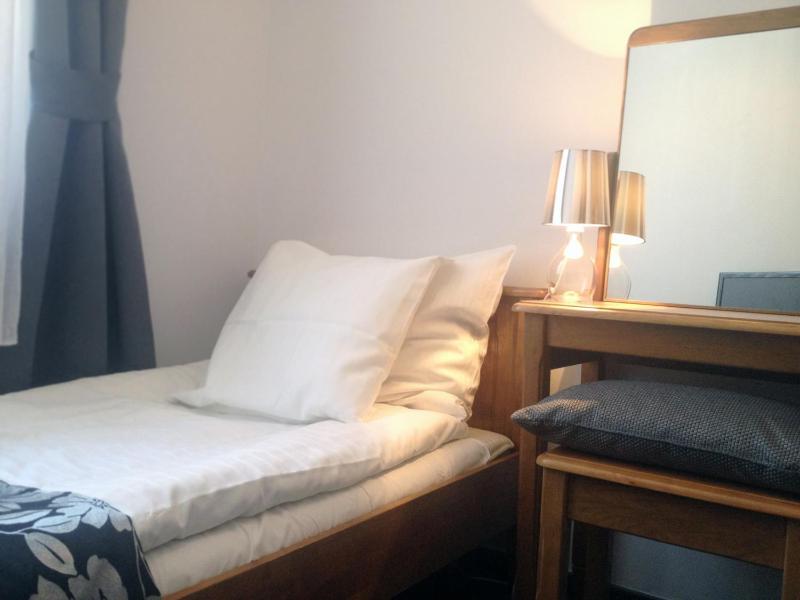 Economy Single Room image 3