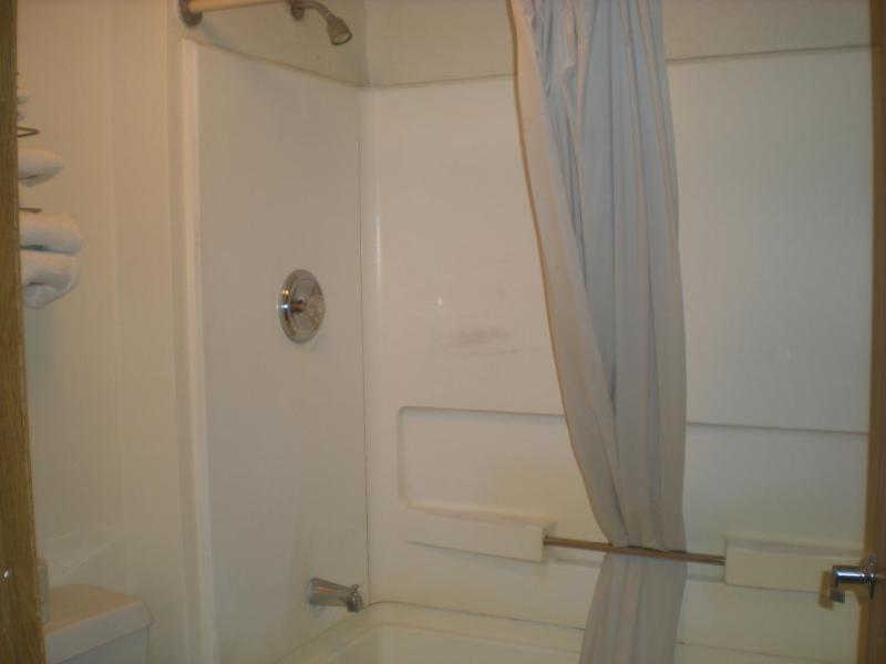 Queen Room with Two Queen Beds image 3