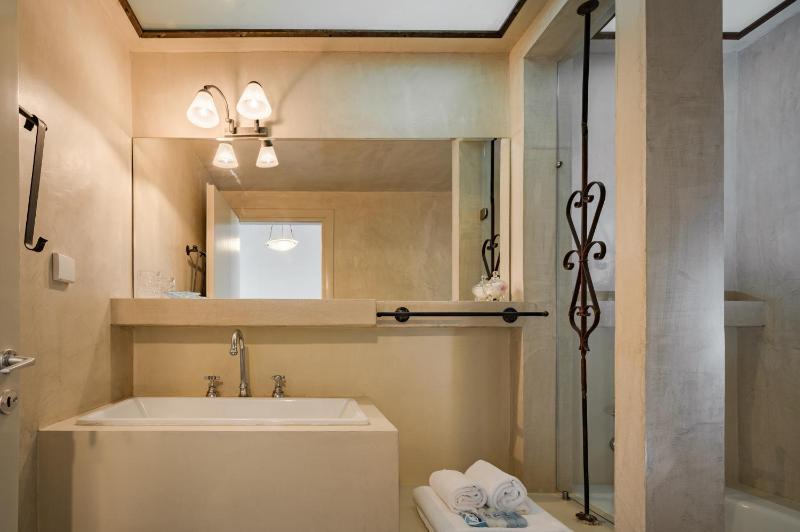 Double Room image 4