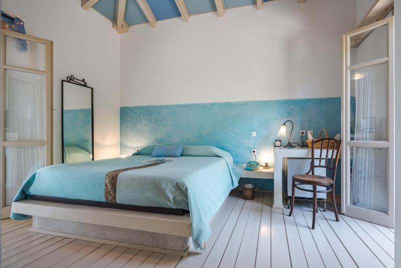 Double Room image 3