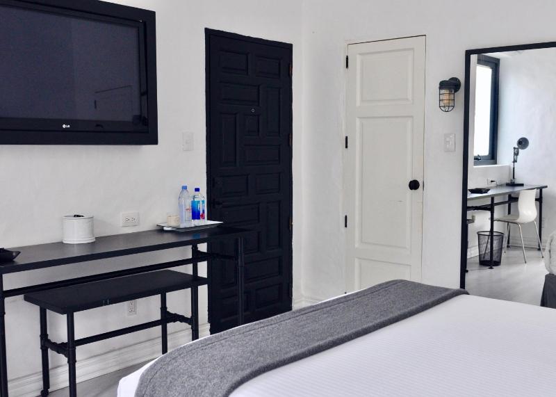 Queen Room Plus image 2