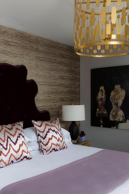 Queen Room image 4