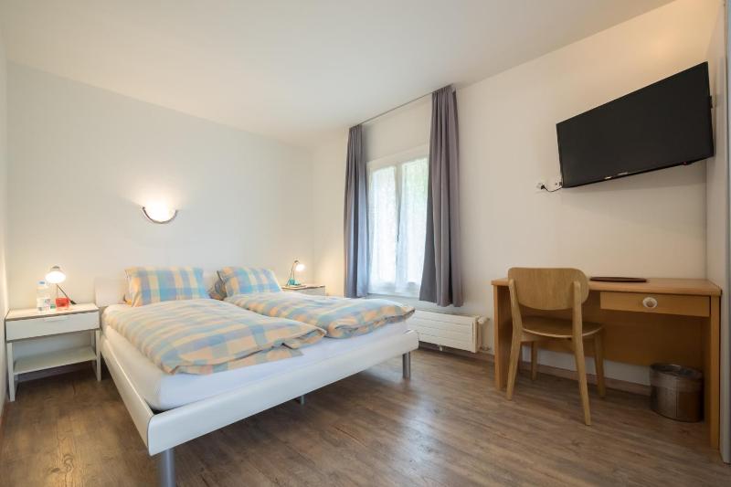 Budget Double Room image 3