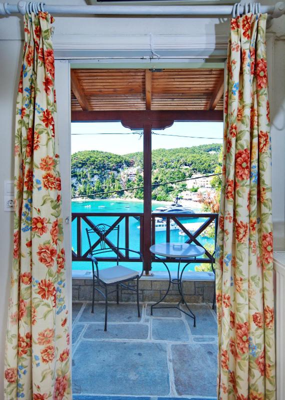 Double Room with Sea View image 1