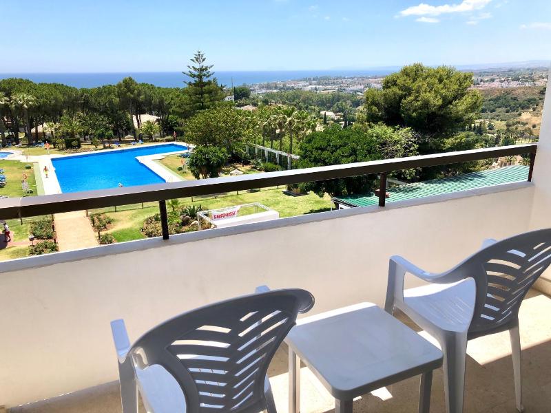 Double or Twin Room with Pool View image 2