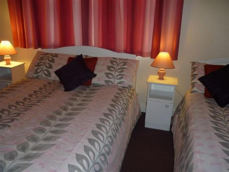 Double Room image 2