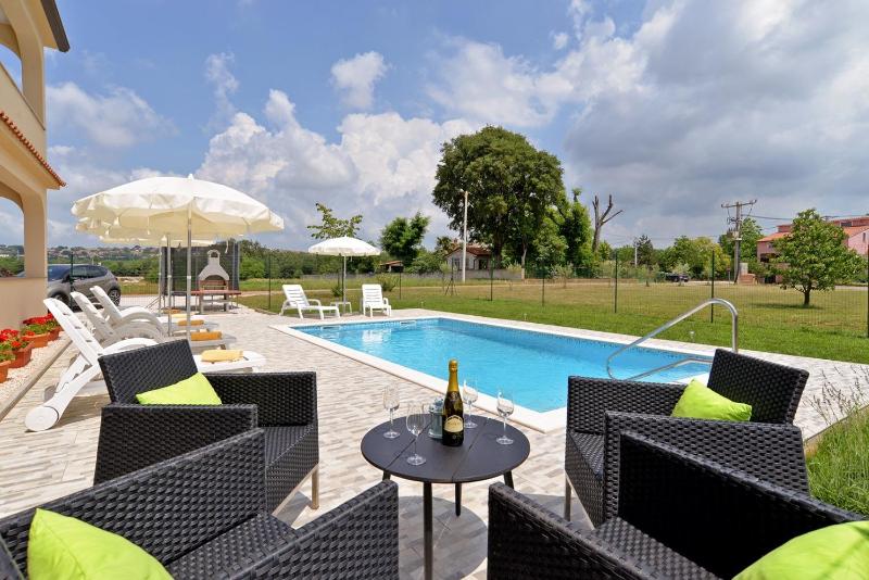 Apartment with Pool View  image 3