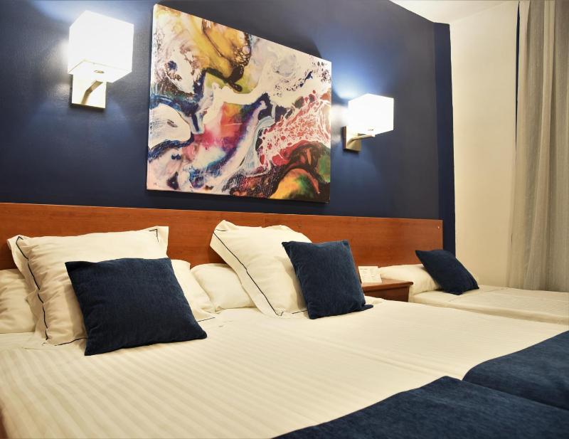 Triple Room (2 Adults + 1 Child) image 3