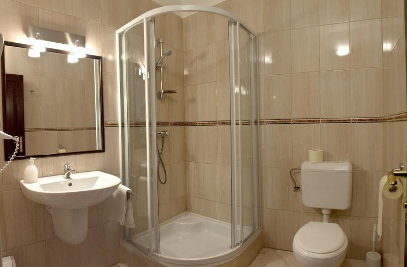 Double or Twin Room image 3