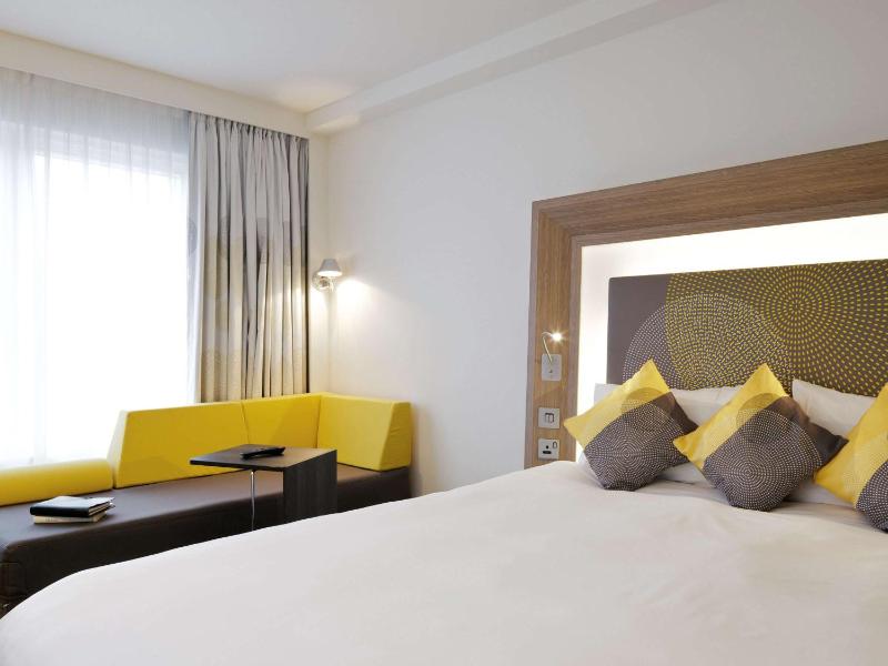 Superior Double Room with 1 Sofa Bed image 2