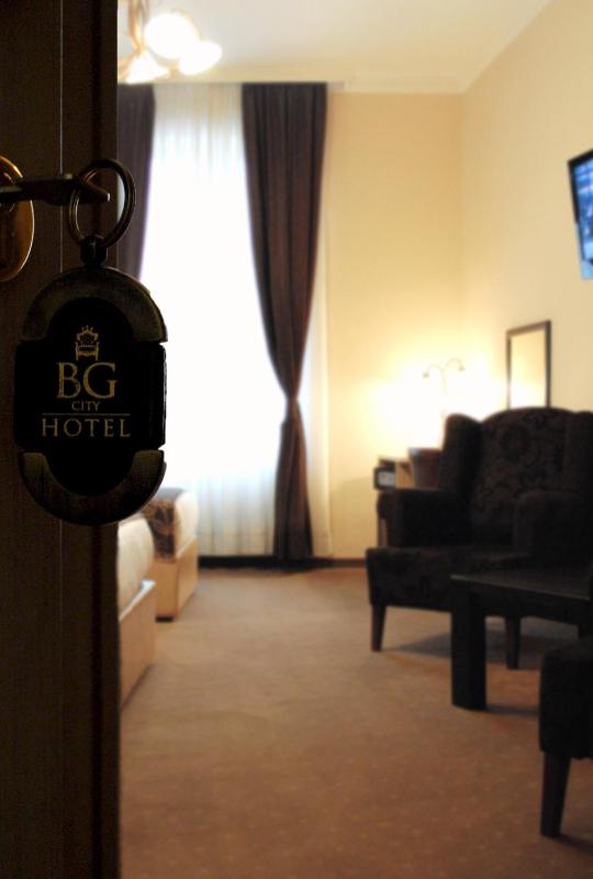 Superior Triple Room image 3