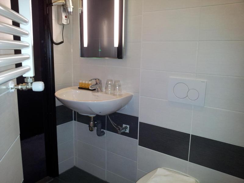 Quadruple Room image 3