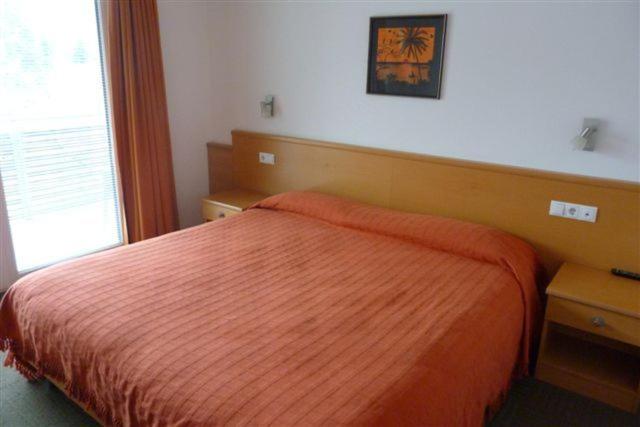 Double or Twin Room with Balcony image 4