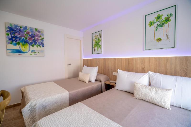 Standard Family Room image 3