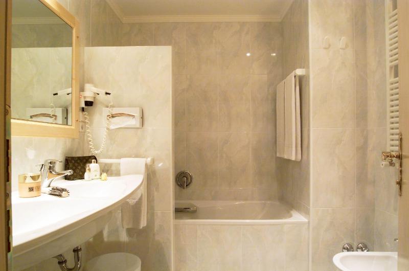 Standard Double Room image 2