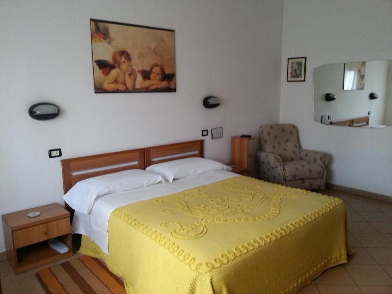 Double or Twin Room image 2
