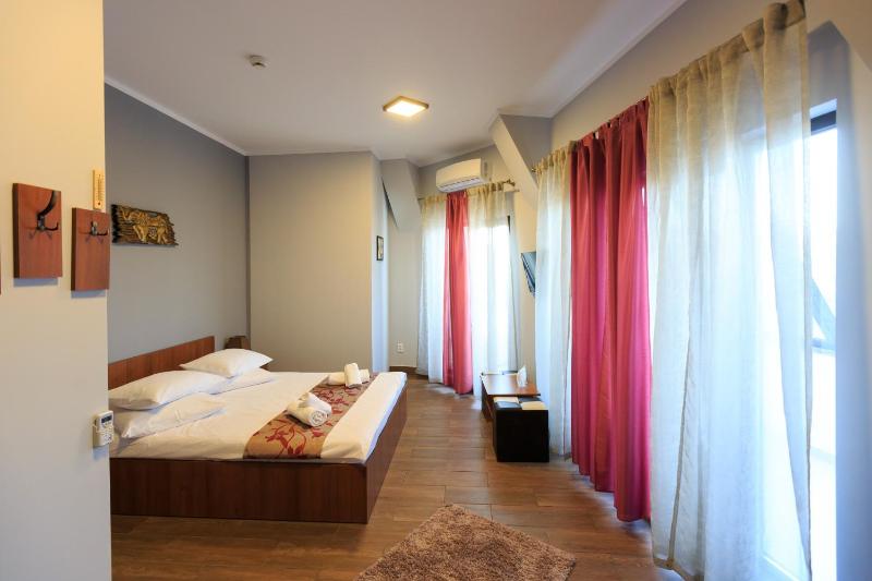 Double Room with Balcony (2 Adults + 1 Child) image 3
