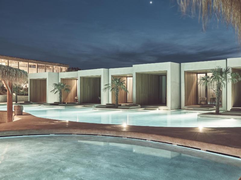 Superior Water Suite with Pοol View image 2