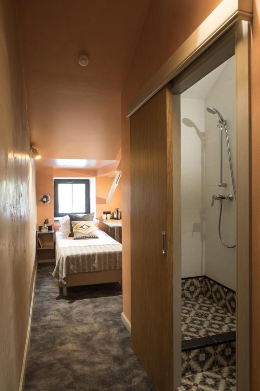 Single Room image 3