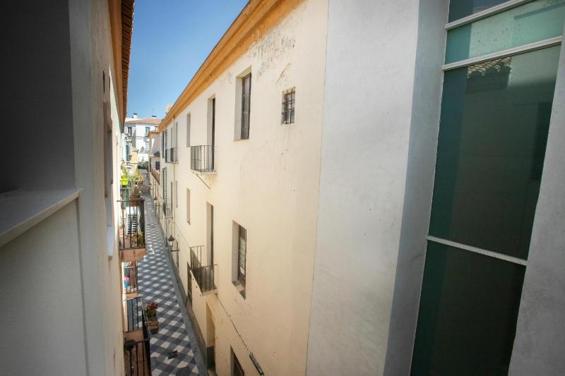 Feelathome Mártires Apartments - image 2