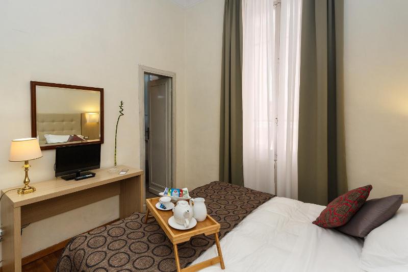 Economy Double Room image 4