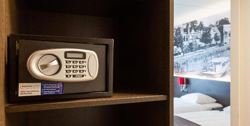 Deluxe Room image 2
